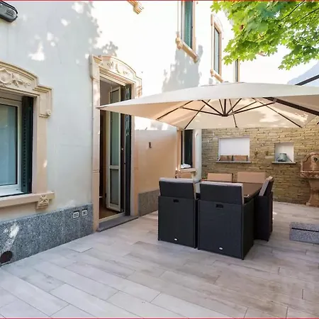 8 Persone Lake Villa Lecco
